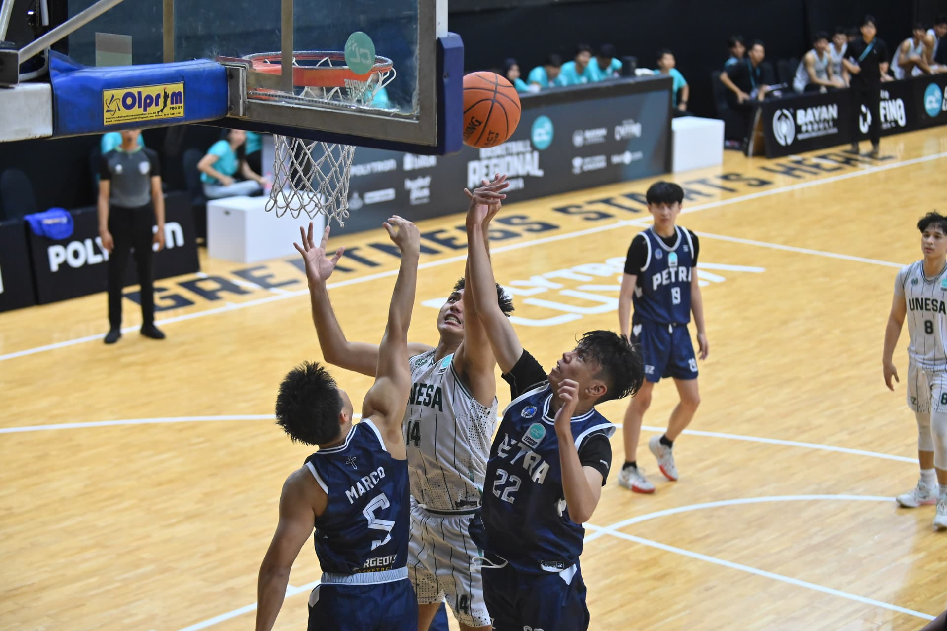 Grup B: Kuasai Rebound, Unesa Kalahkan Petra