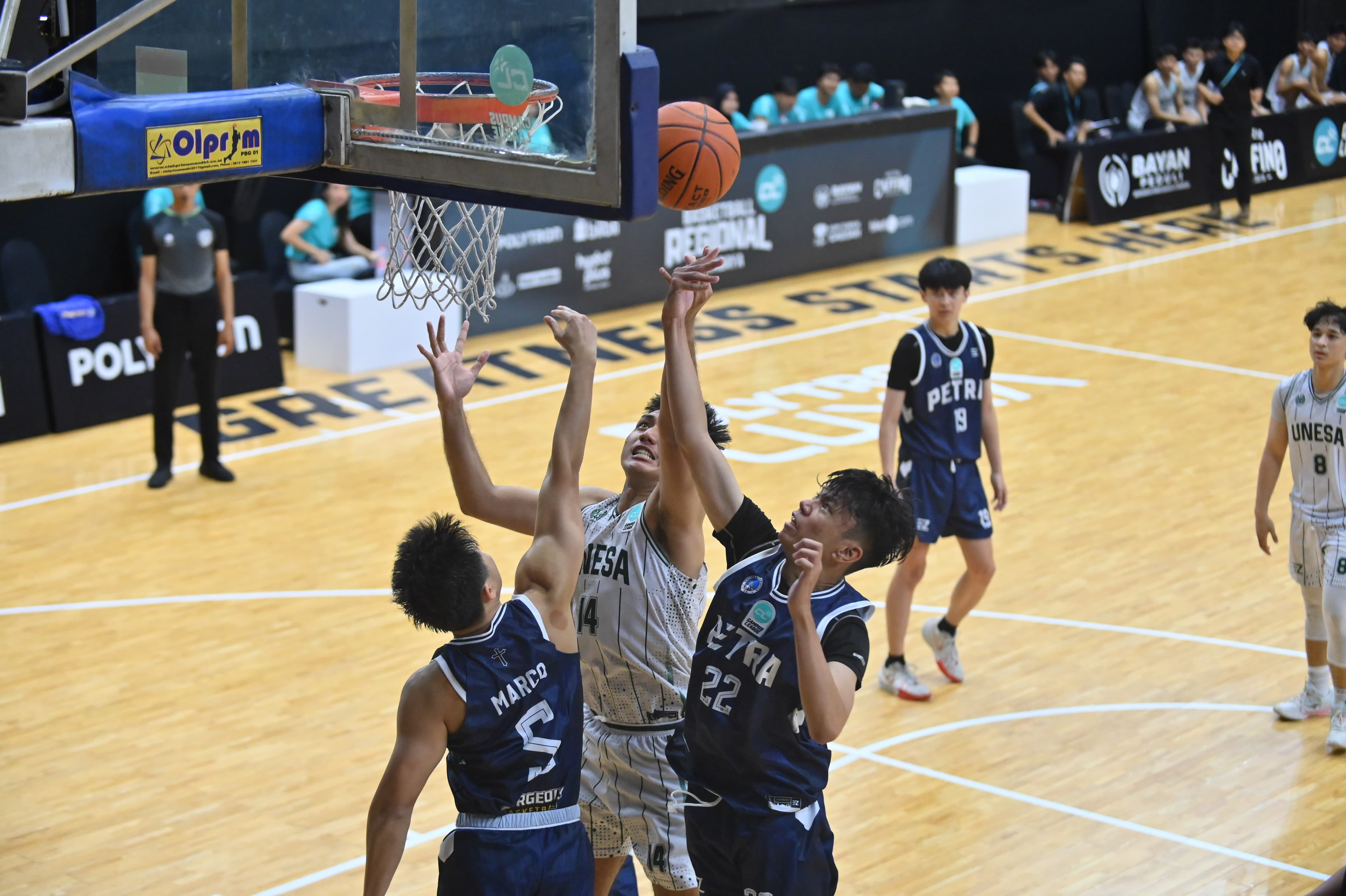 Grup B: Kuasai Rebound, Unesa Kalahkan Petra