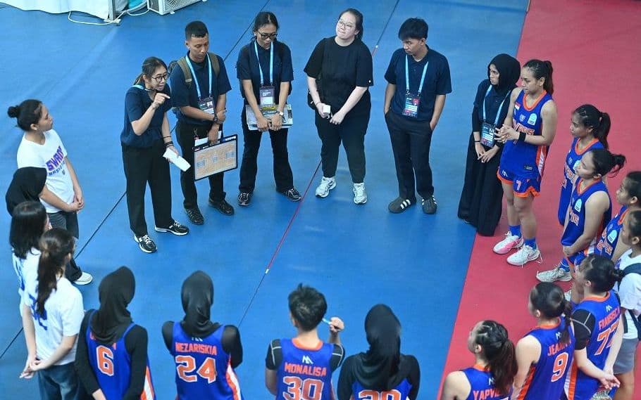Saat Universitas Esa Unggul Ditinggal Dua Pelatih Legendaris